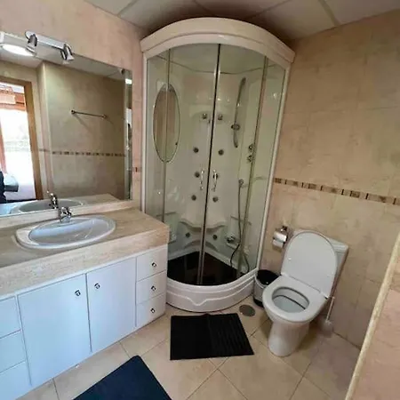 Casa Con Piscina En El Centro De Marbella. Holiday home *